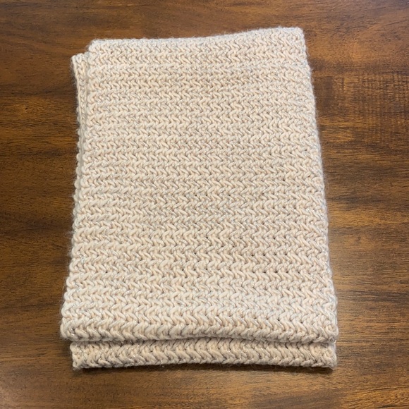 LOFT beautiful woven infinity scarf - Picture 1 of 7